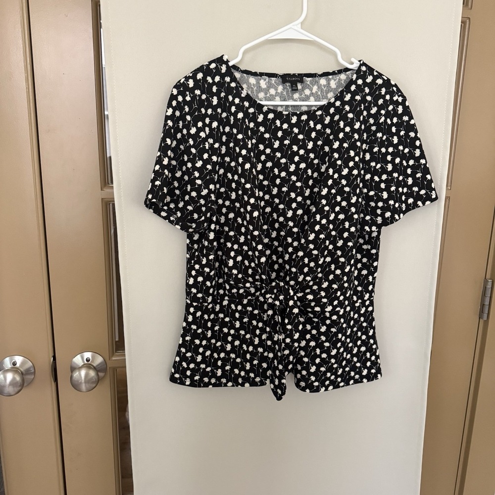 Talbots Womens XL Black White Floral Tieā Front Short Sleeve Ground Neck Blouse
